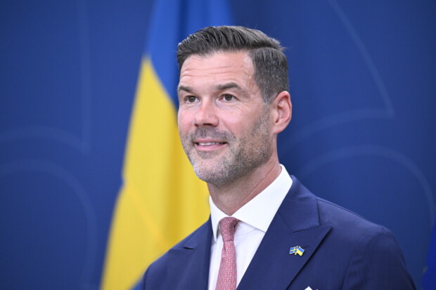 Schwedischer Migrationsminister: „Remigration“ ist ein wichtiges Thema für Schweden