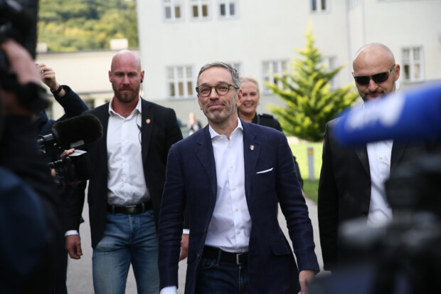 Trotz aller Attacken: Rechtspartei FPÖ mit Kickl auf Platz 1