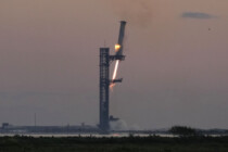 SpaceX: Balanceakt mit dem Bleistift auf der Fingerkuppe