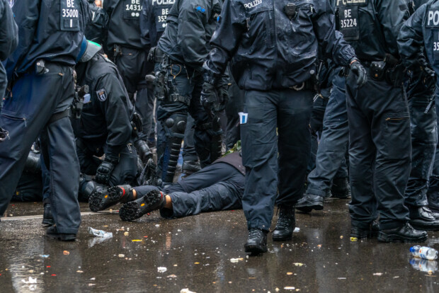 Im Namen des Volkes? Prozess wegen Polizeigewalt wurde eingestellt