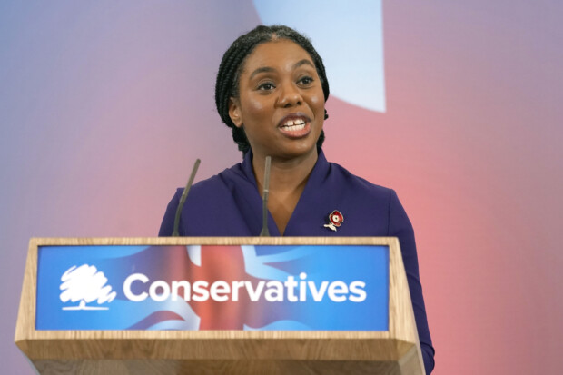 Kemi Badenoch: Neues Gesicht der britischen Konservativen – Alles nur Schein und Ideologie?