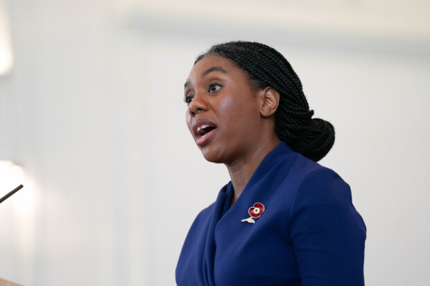 Kemi Badenoch: Neues Gesicht der britischen Konservativen – Alles nur Schein und Ideologie?