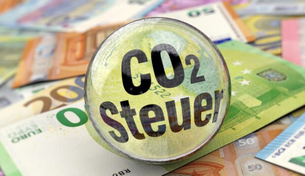 Emissions-Diktat: Ansteigende CO2-Steuer wird zur immer größeren Belastung