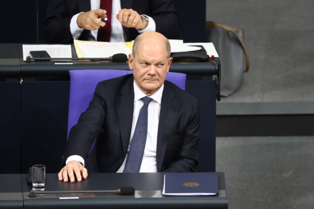 Olaf Scholz: Der ein bisschen-Frieden-Kanzler