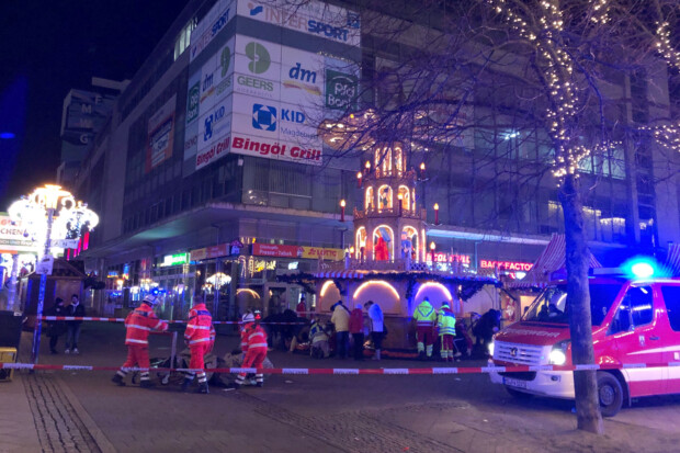 Magdeburger Weihnachtsmarkt: Autofahrer rast in Menschenmenge, zahlreiche Verletzte