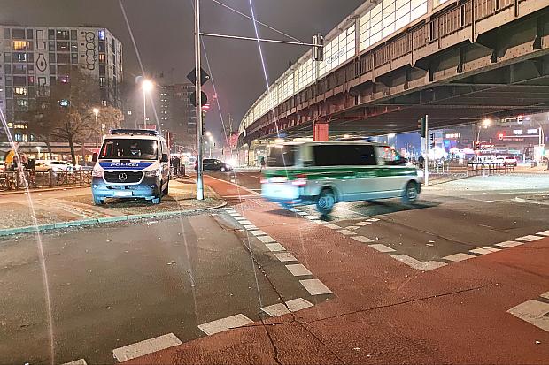 Zu Silvester wieder viele Angriffe auf Polizei und Feuerwehr – 330 Festnahmen allein in Berlin